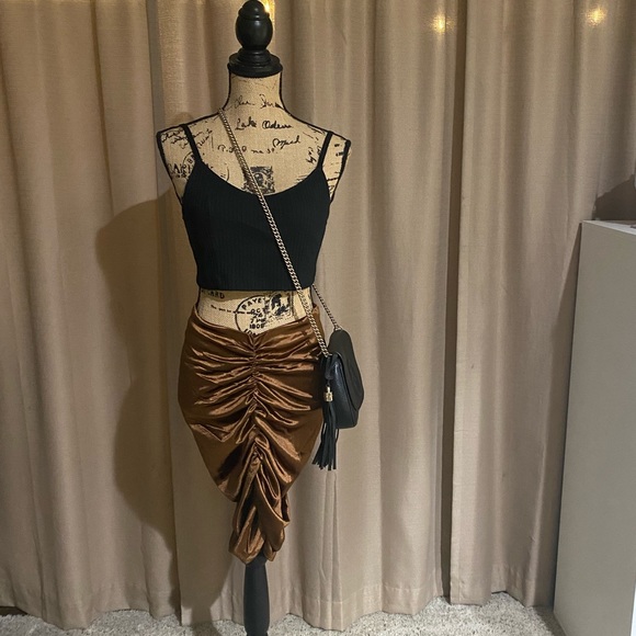 New LUSH ruched pencil skirt - Picture 6 of 14